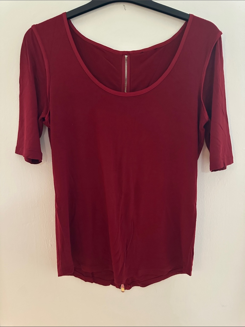 Women’s Scoop Neck Short Sleeve Top in Burgundy